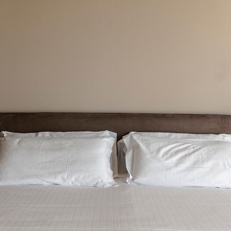 Il Cortile Suites Diano dʼAlba Eksteriør billede