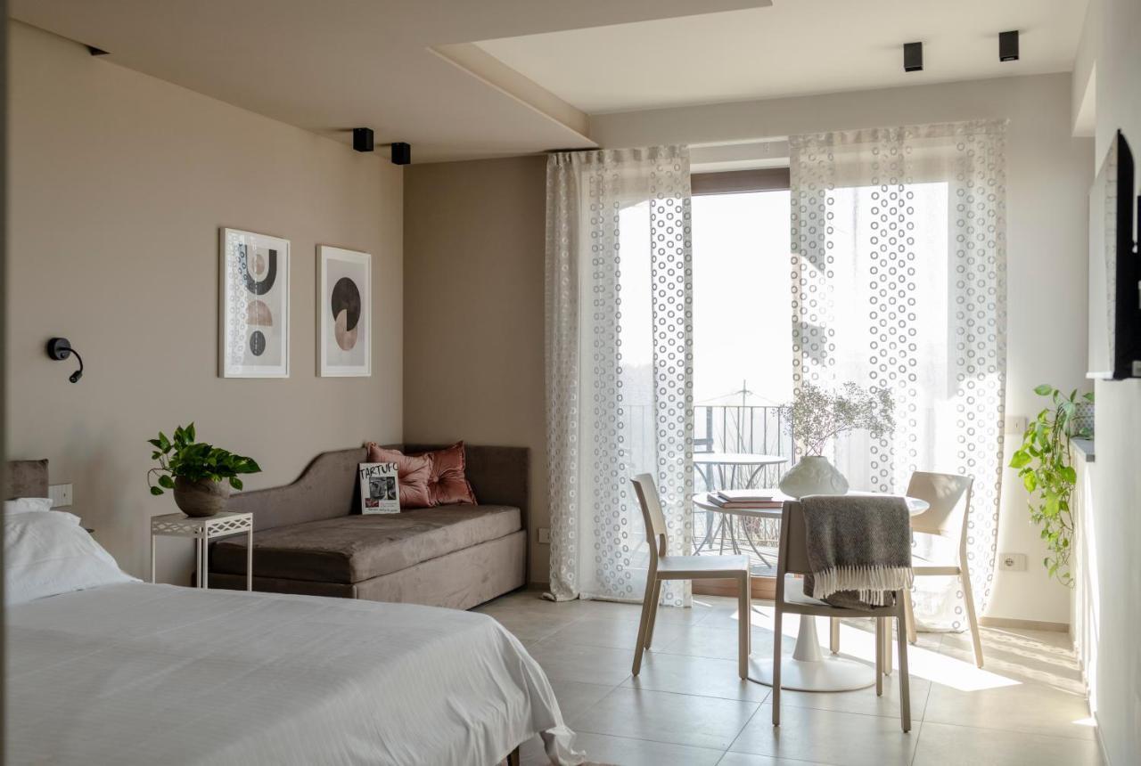 Il Cortile Suites Diano dʼAlba Eksteriør billede