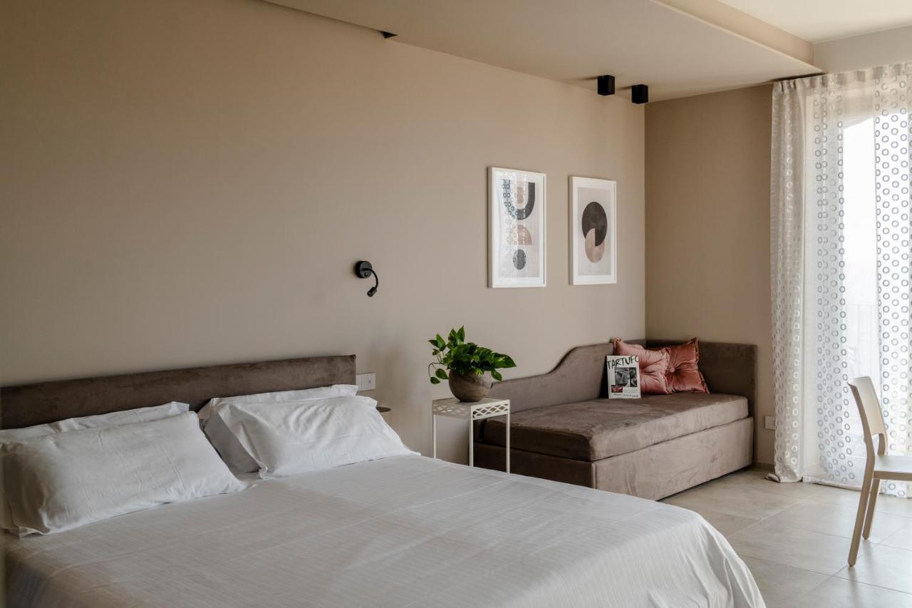 Il Cortile Suites Diano dʼAlba Eksteriør billede