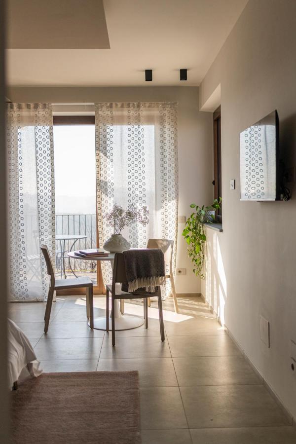 Il Cortile Suites Diano dʼAlba Eksteriør billede