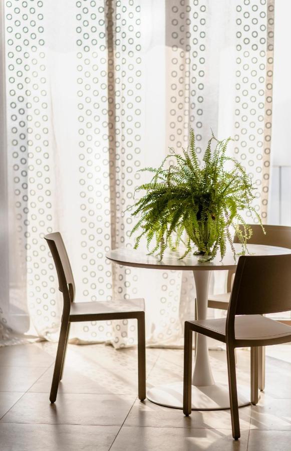 Il Cortile Suites Diano dʼAlba Eksteriør billede