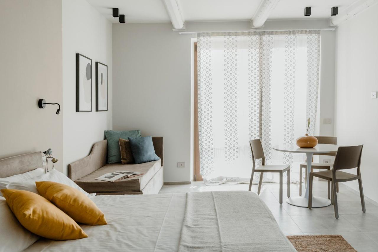 Il Cortile Suites Diano dʼAlba Eksteriør billede