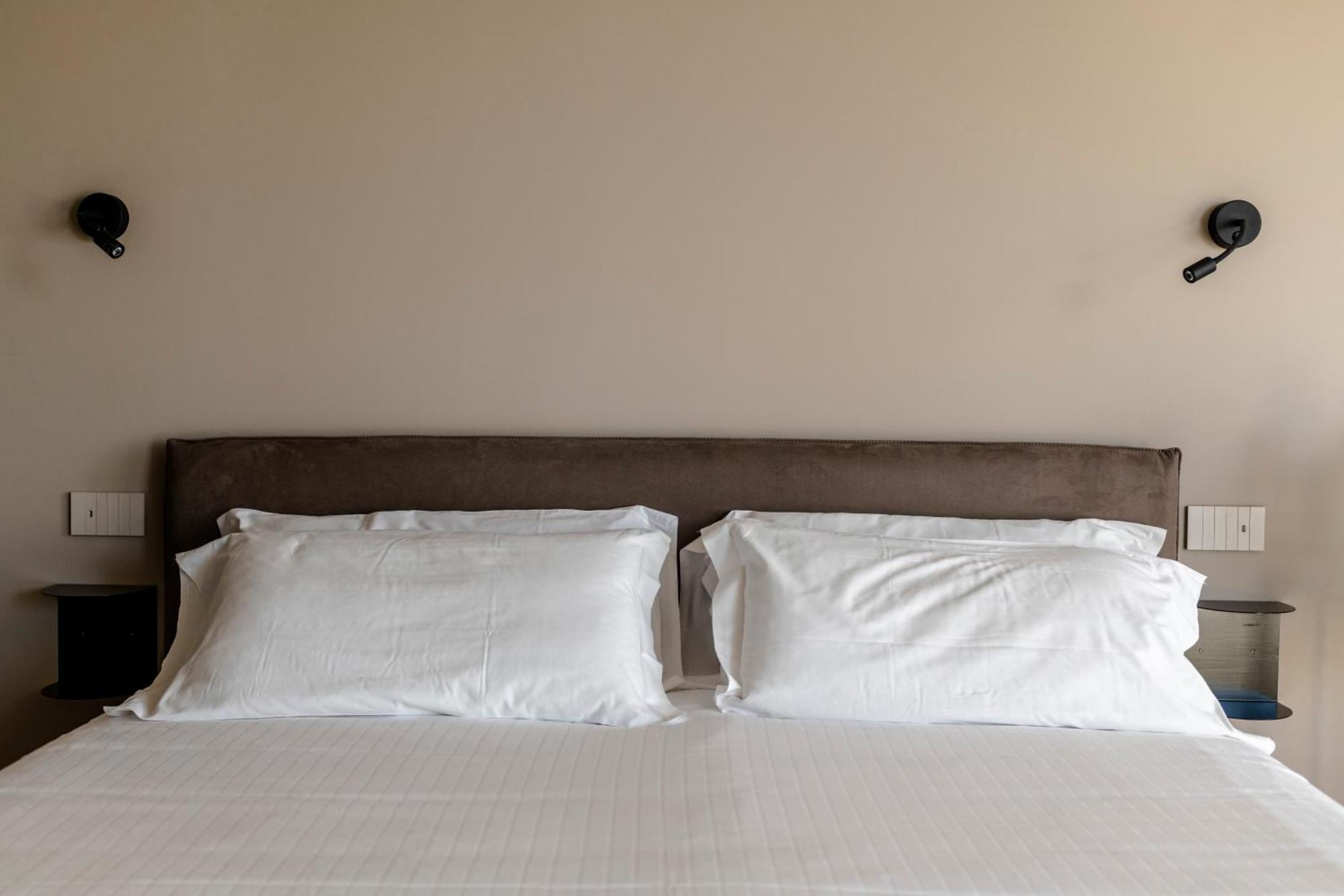 Il Cortile Suites Diano dʼAlba Eksteriør billede