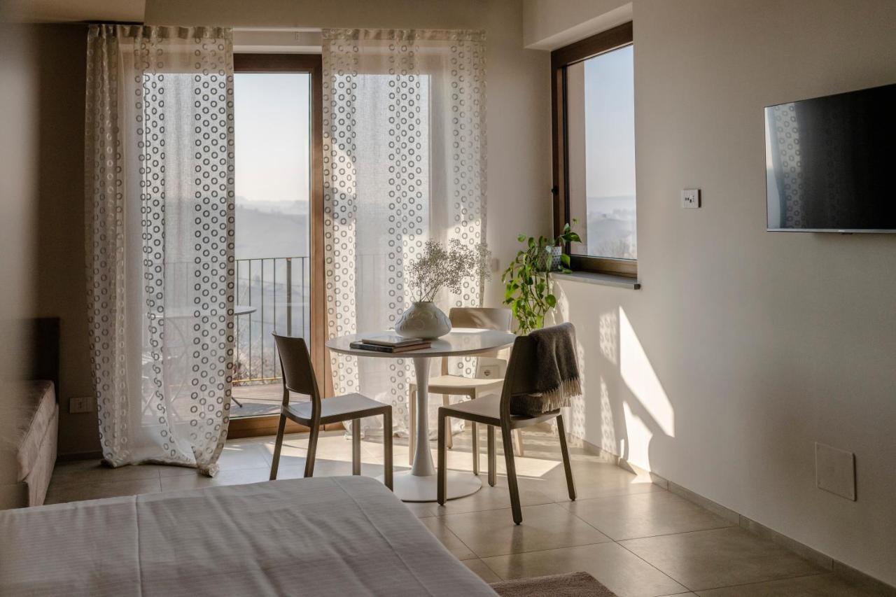 Il Cortile Suites Diano dʼAlba Eksteriør billede