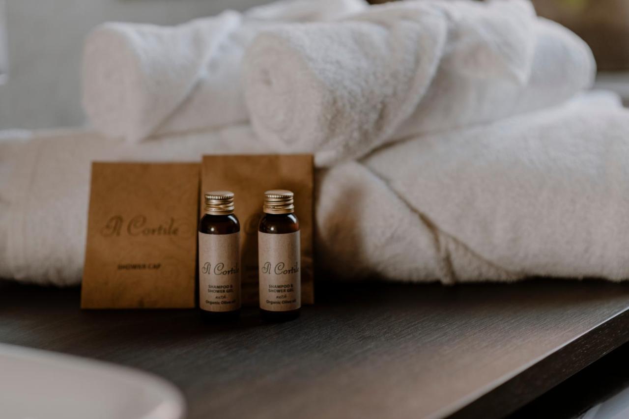 Il Cortile Suites Diano dʼAlba Eksteriør billede
