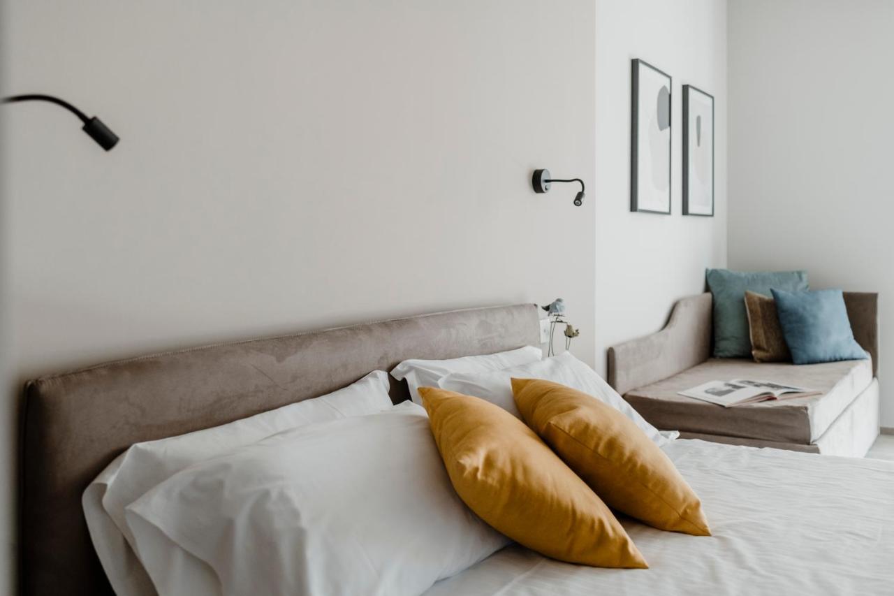 Il Cortile Suites Diano dʼAlba Eksteriør billede