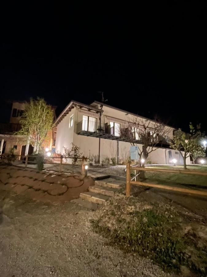 Il Cortile Suites Diano dʼAlba Eksteriør billede