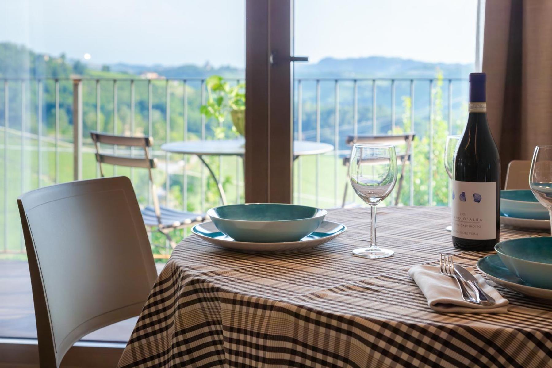 Il Cortile Suites Diano dʼAlba Eksteriør billede