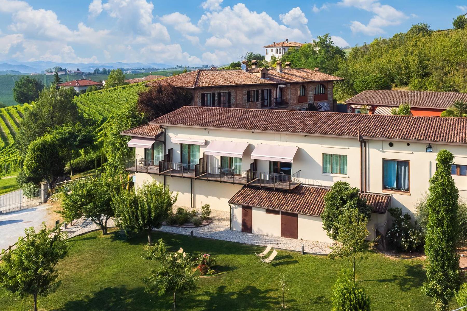 Il Cortile Suites Diano dʼAlba Eksteriør billede