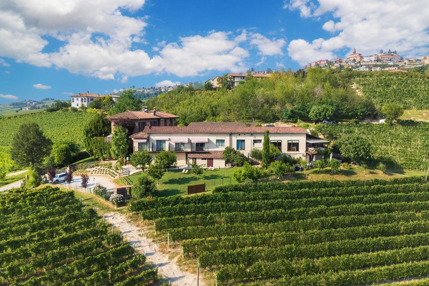 Il Cortile Suites Diano dʼAlba Eksteriør billede