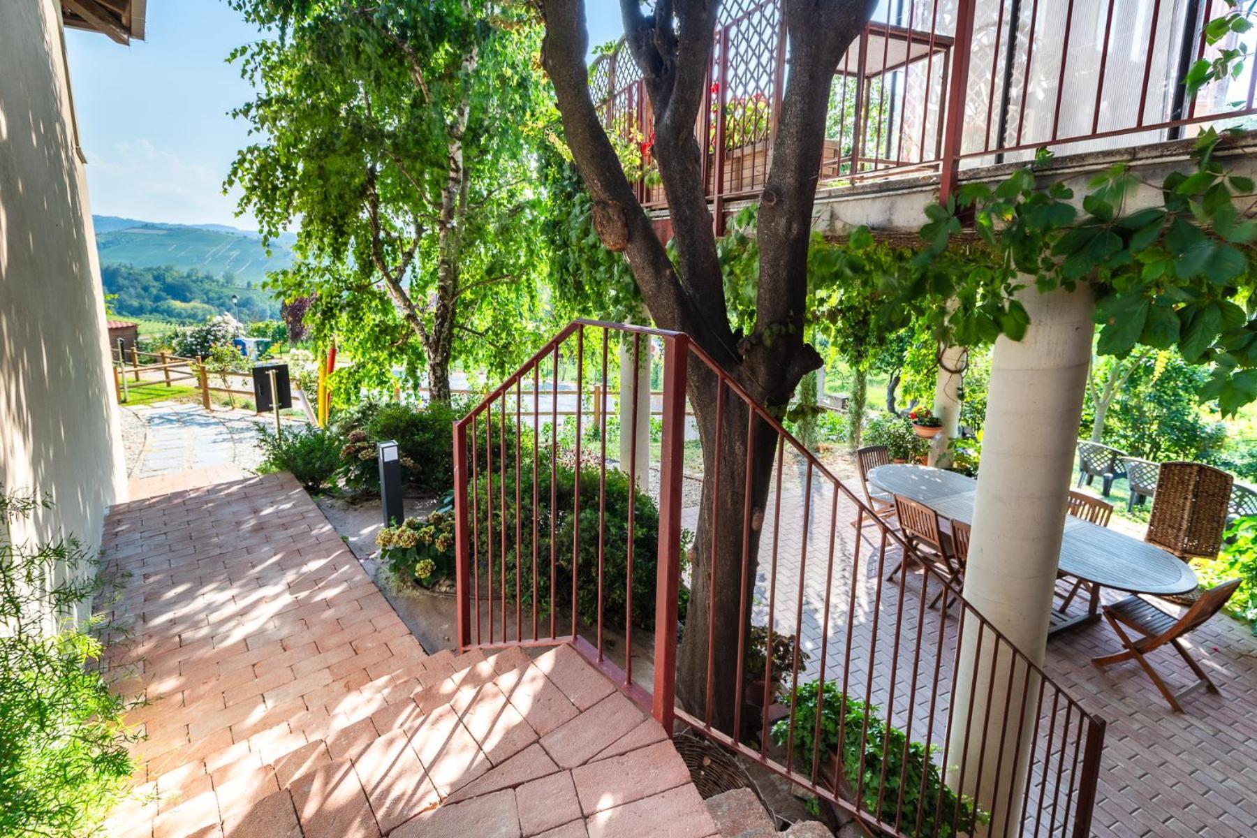 Il Cortile Suites Diano dʼAlba Eksteriør billede