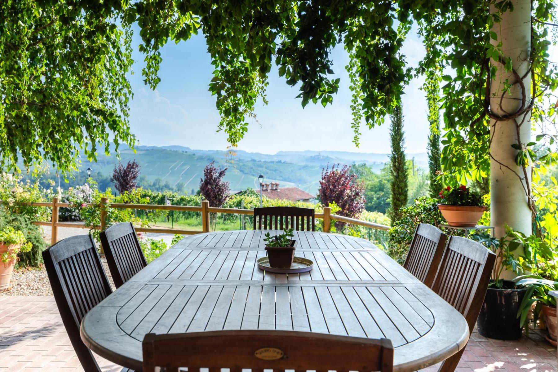 Il Cortile Suites Diano dʼAlba Eksteriør billede