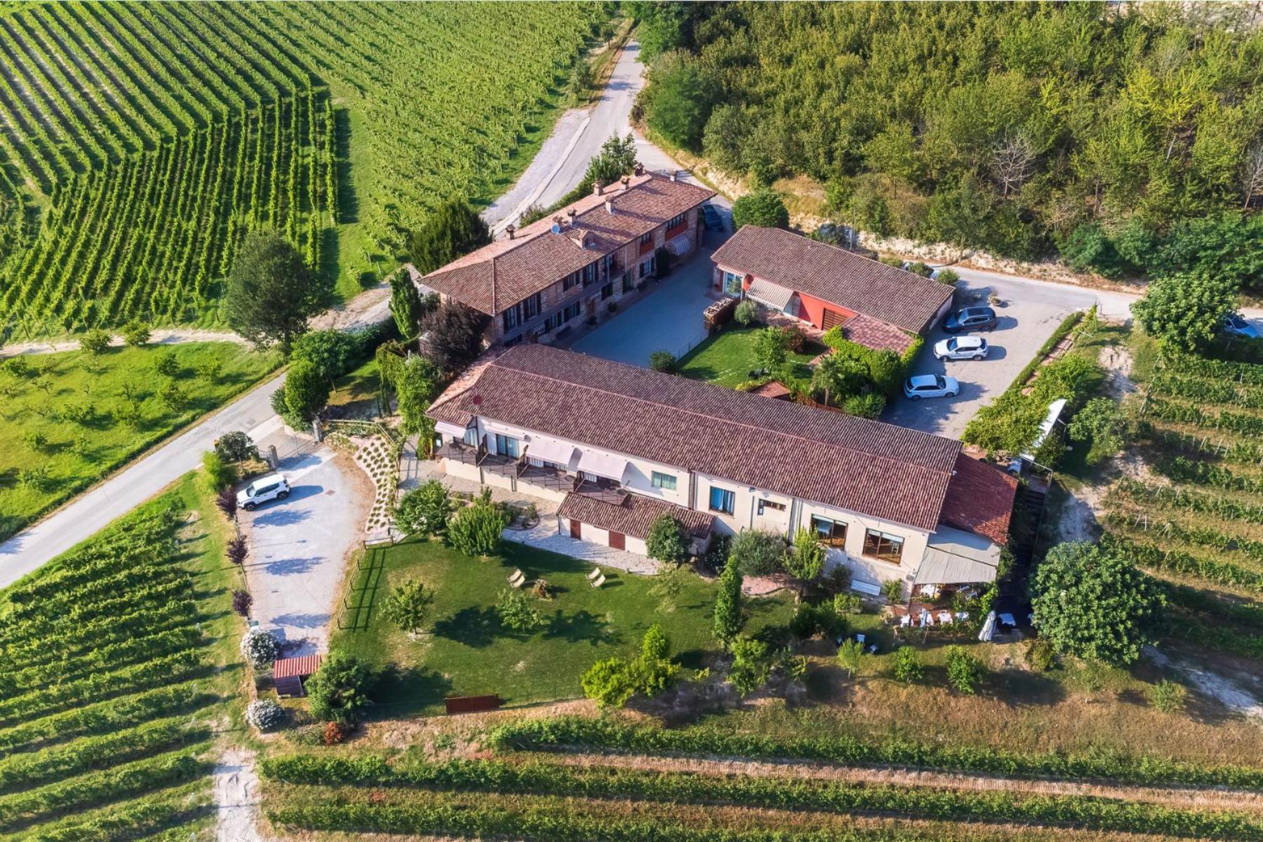 Il Cortile Suites Diano dʼAlba Eksteriør billede